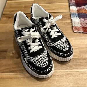 Universal thread target Persephone sneakers size 6 worn once